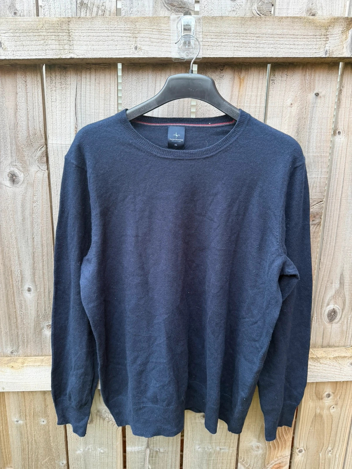 TAILORBYRD navy blue crew neck knit sweater soft lightweight fabric, pre-loved condition.