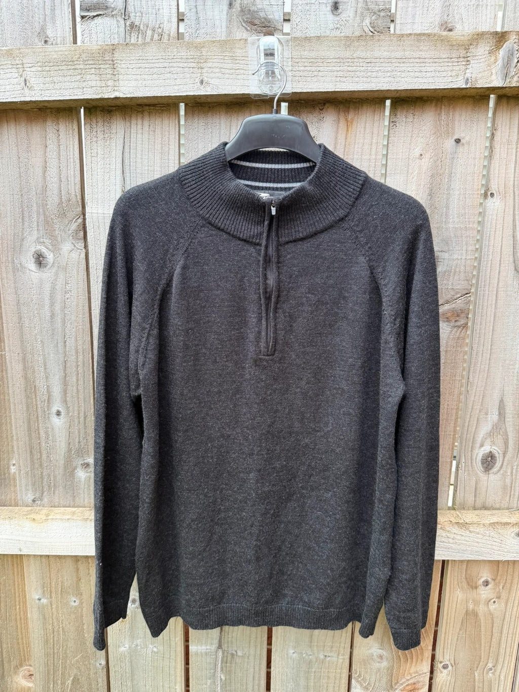 Crane grey half zip funnel neck sweater with ribbed detailing, size XL.