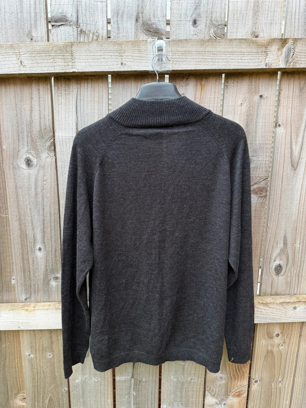 Crane grey half zip funnel neck sweater with ribbed detailing, size XL.