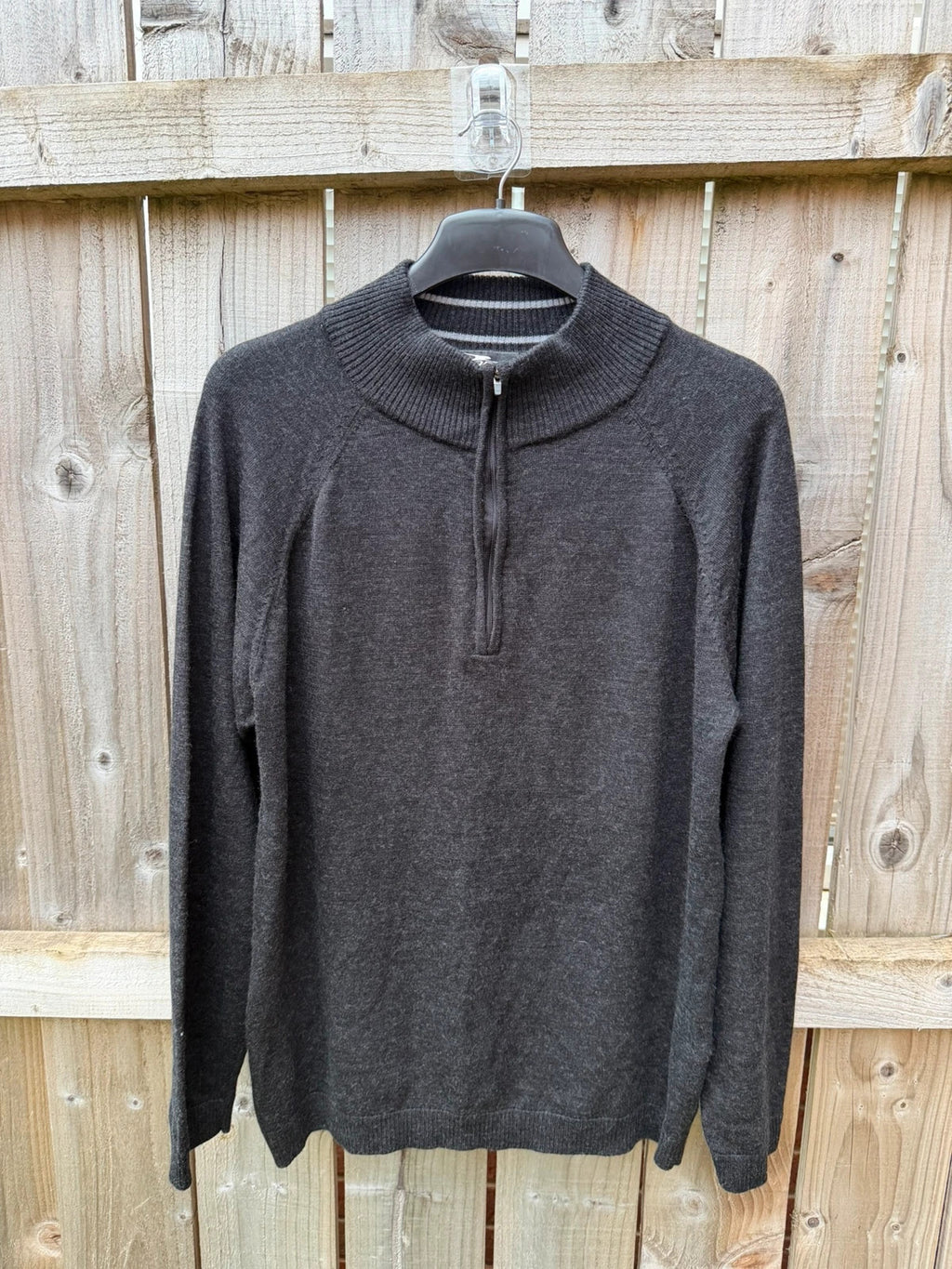 Crane grey half zip funnel neck sweater with ribbed detailing, size XL.