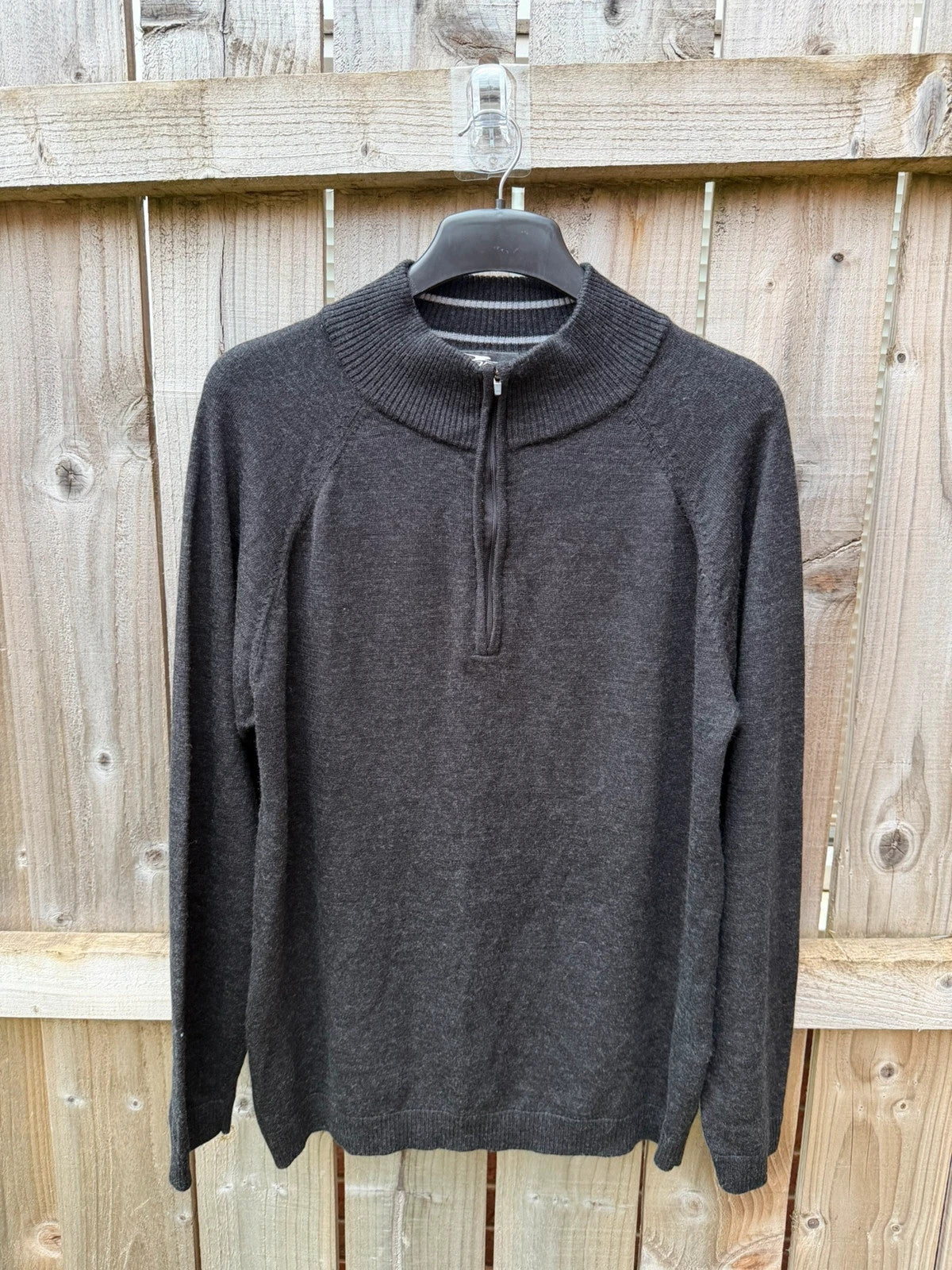 Crane grey half zip funnel neck sweater with ribbed detailing, size XL.