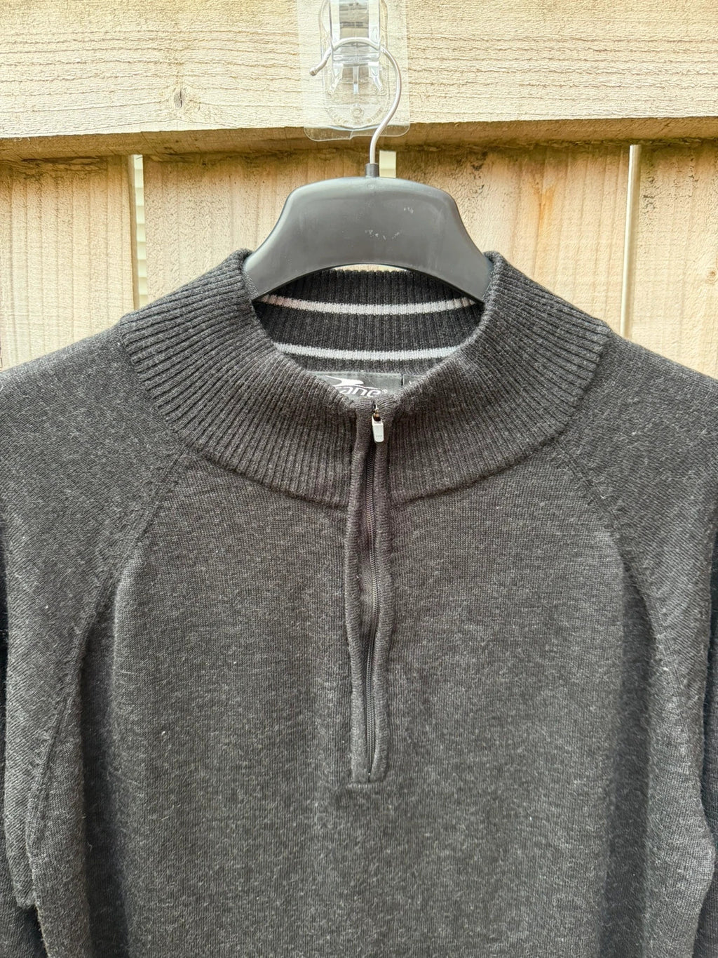 Crane grey half zip funnel neck sweater with ribbed detailing, size XL.