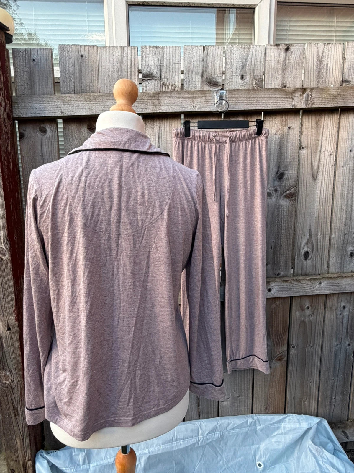 Matalan pink pyjama set button-up long sleeve soft touch fabric pre-loved nightwear.