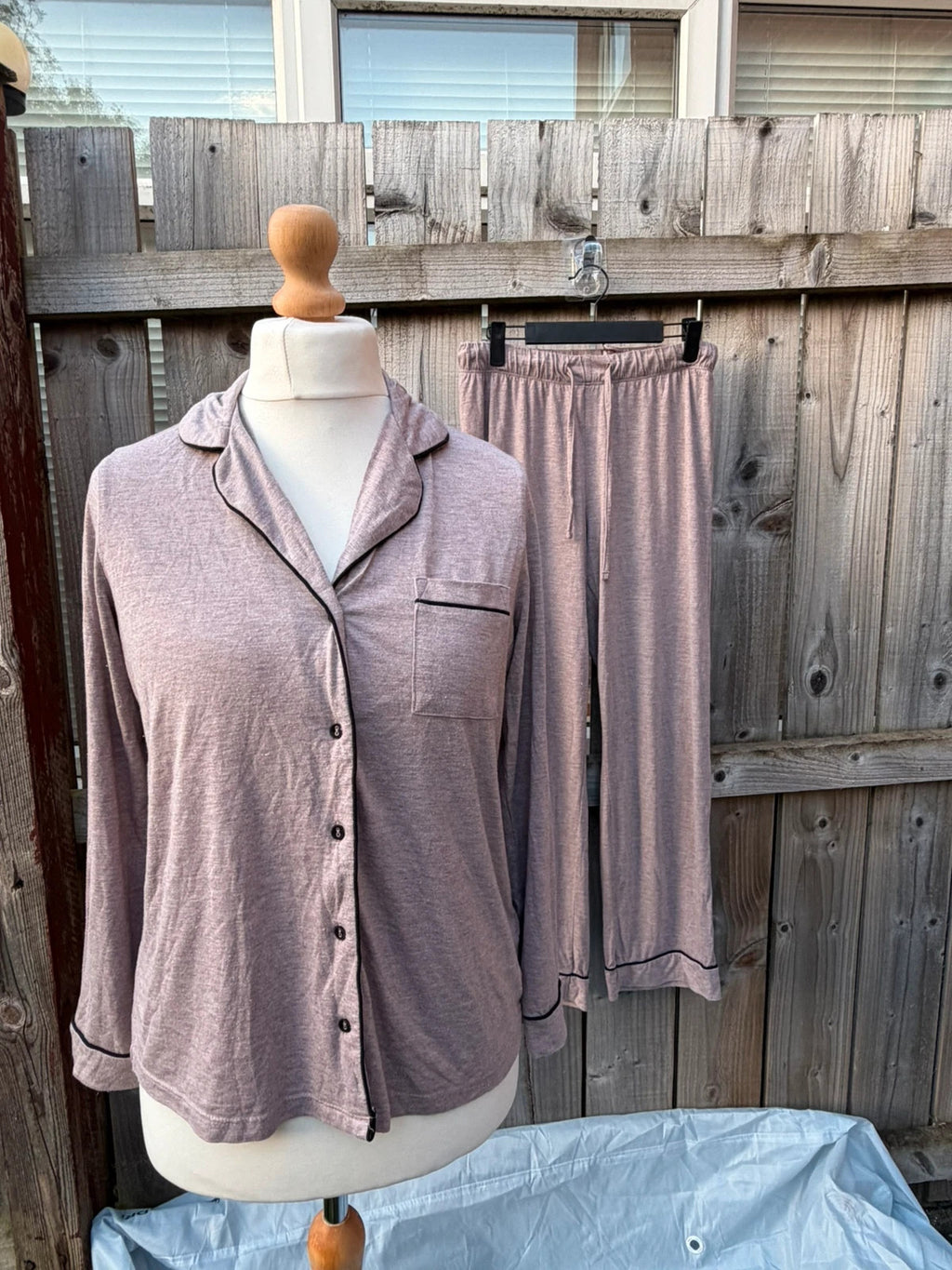 Matalan pink pyjama set button-up long sleeve soft touch fabric pre-loved nightwear.