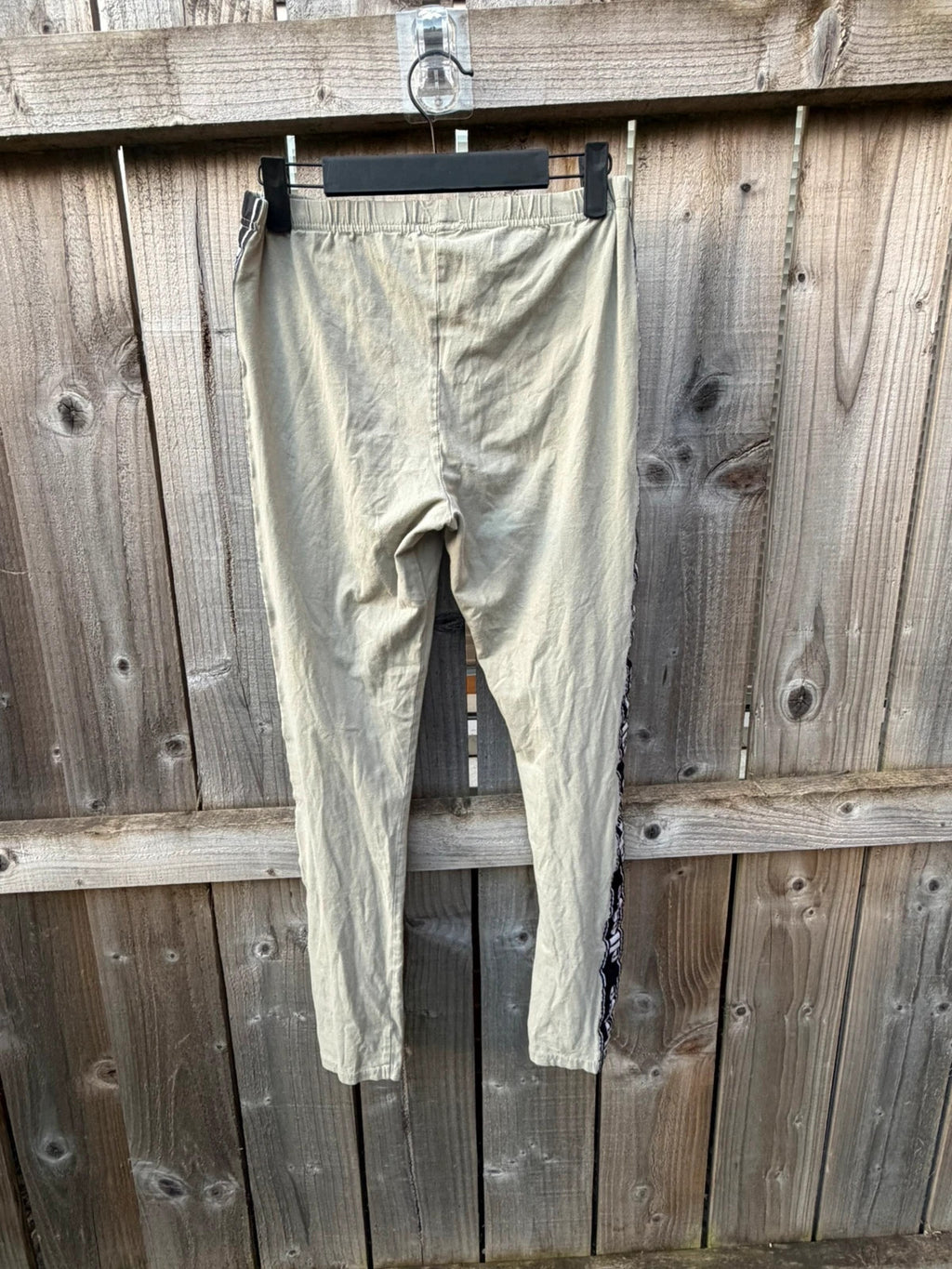 Ellesse khaki leggings with logo side stripe, stretchy material, pre-loved condition.