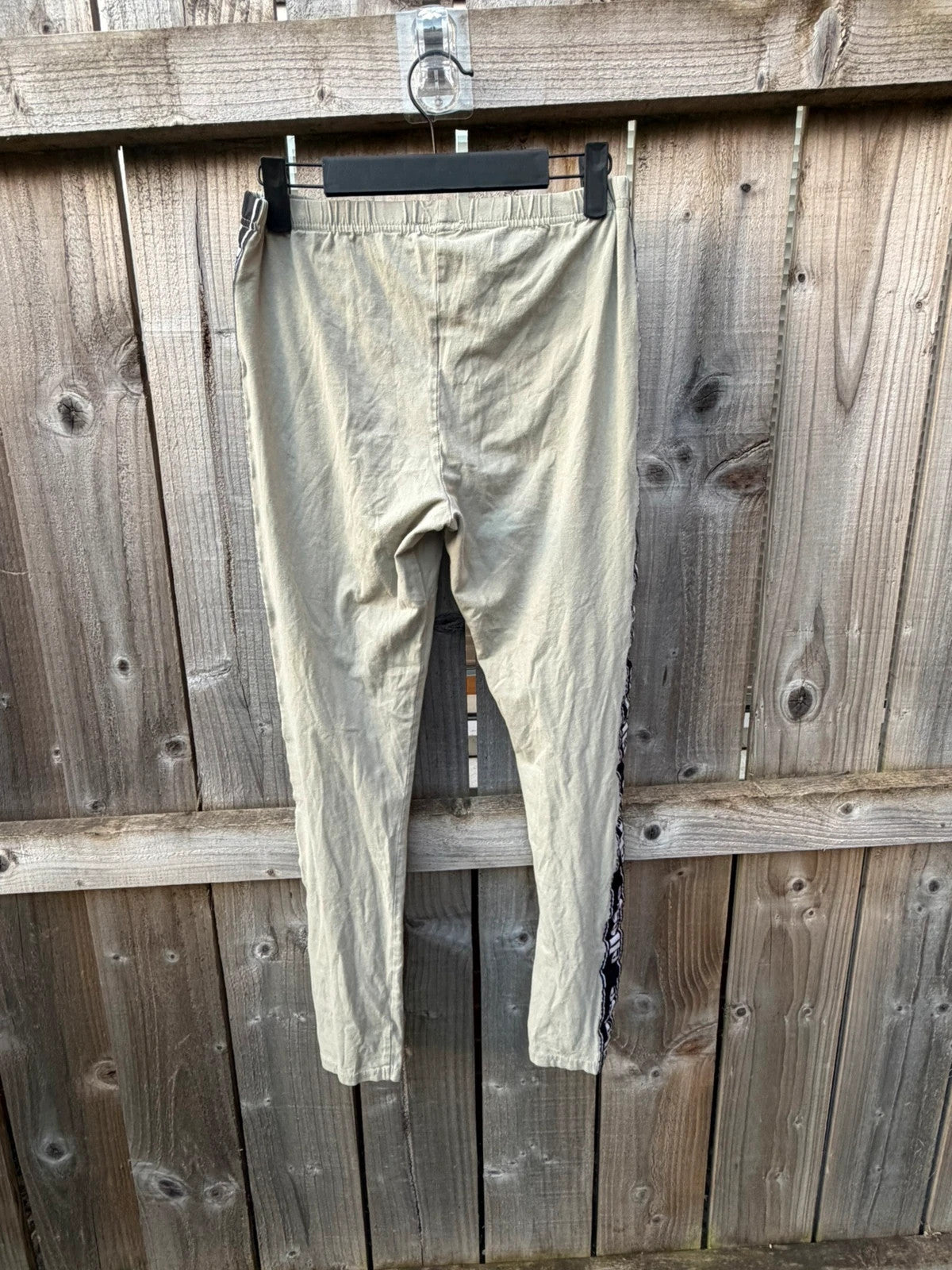 Ellesse khaki leggings with logo side stripe, stretchy material, pre-loved condition.