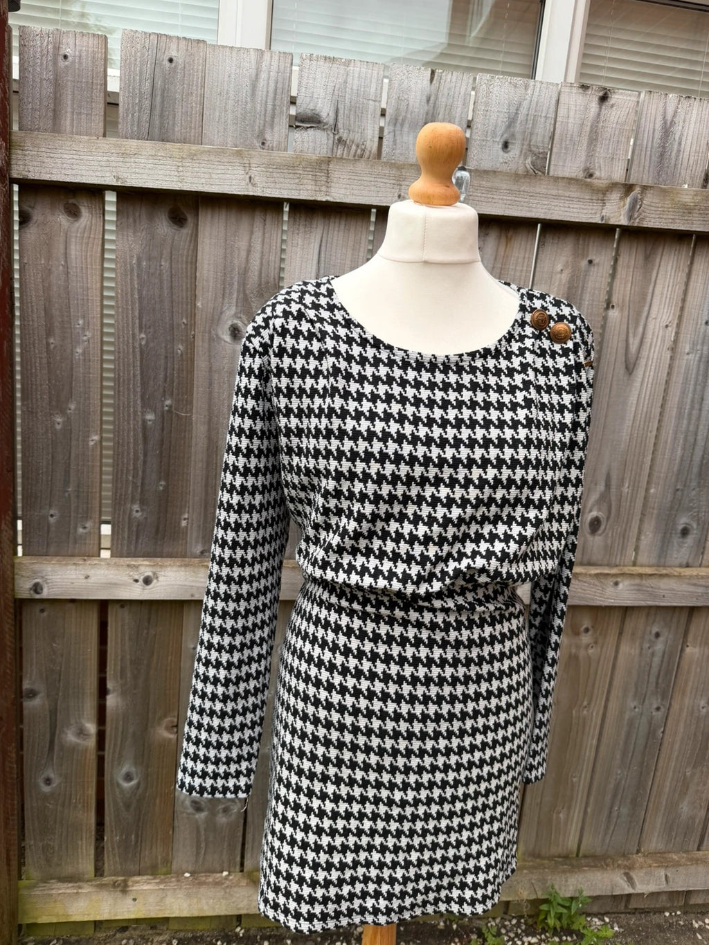 Primark black and white houndstooth midi dress with long sleeves and pockets.