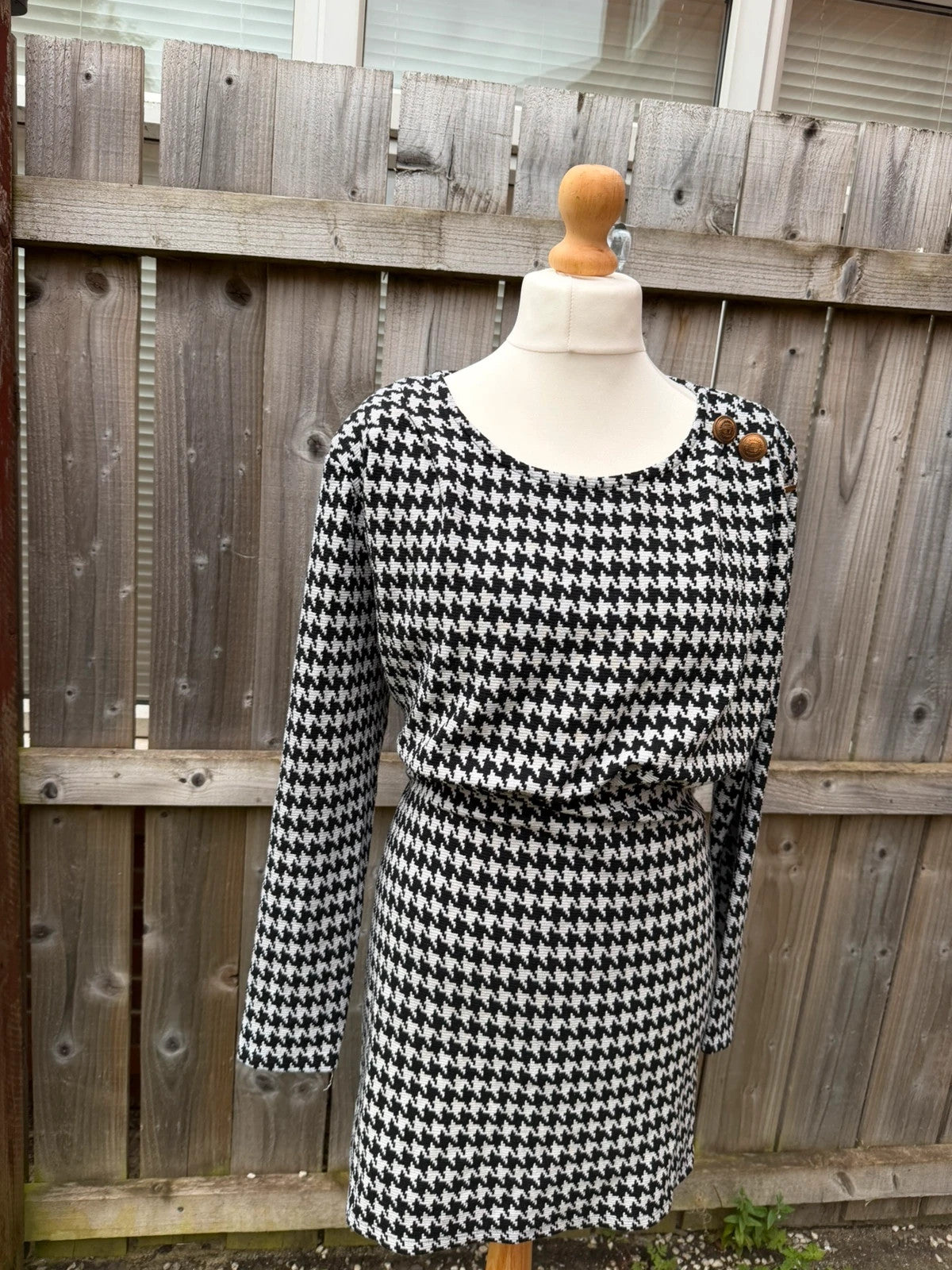 Primark black and white houndstooth midi dress with long sleeves and pockets.