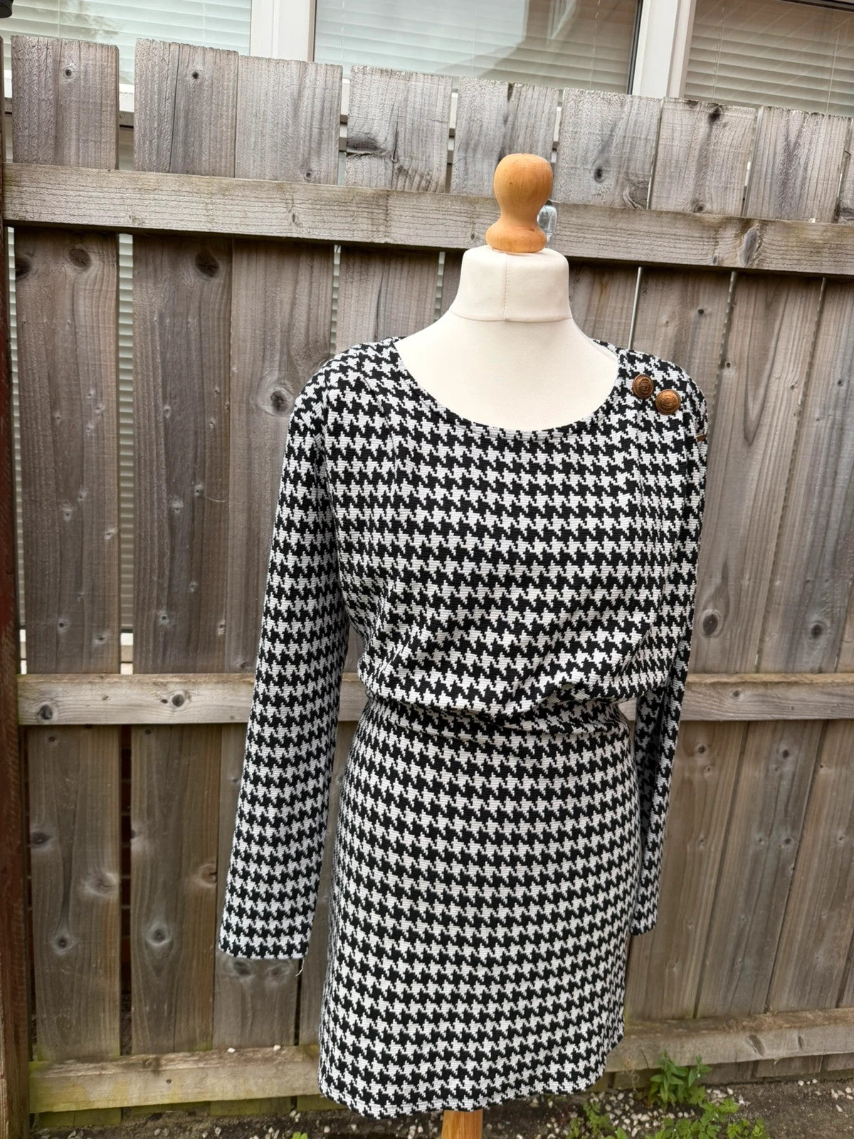 Primark black and white houndstooth midi dress with long sleeves and pockets.