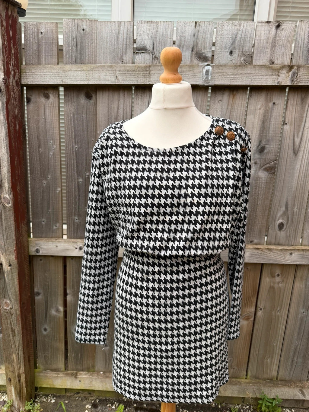 Primark black and white houndstooth midi dress with long sleeves and pockets.