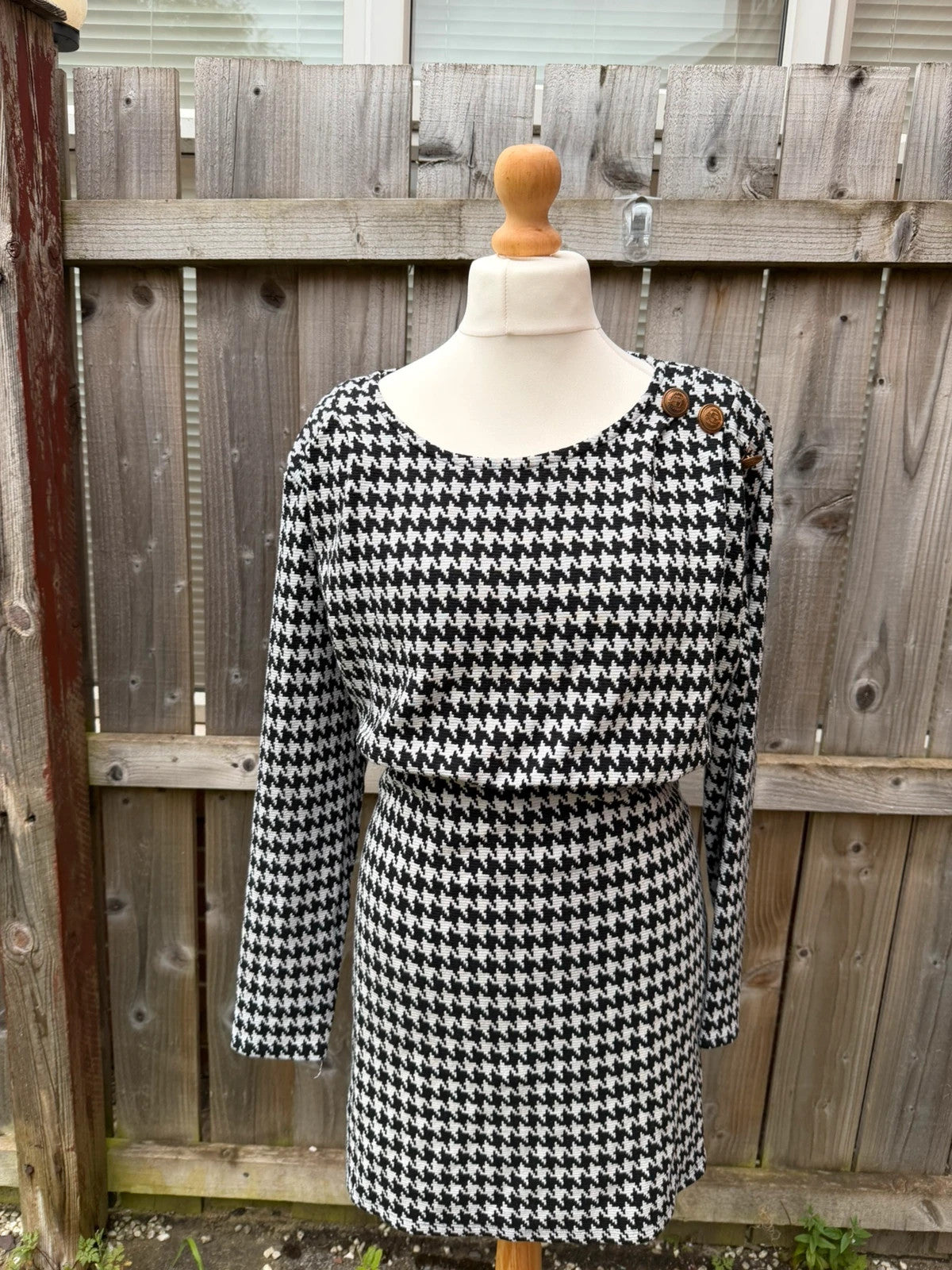Primark black and white houndstooth midi dress with long sleeves and pockets.