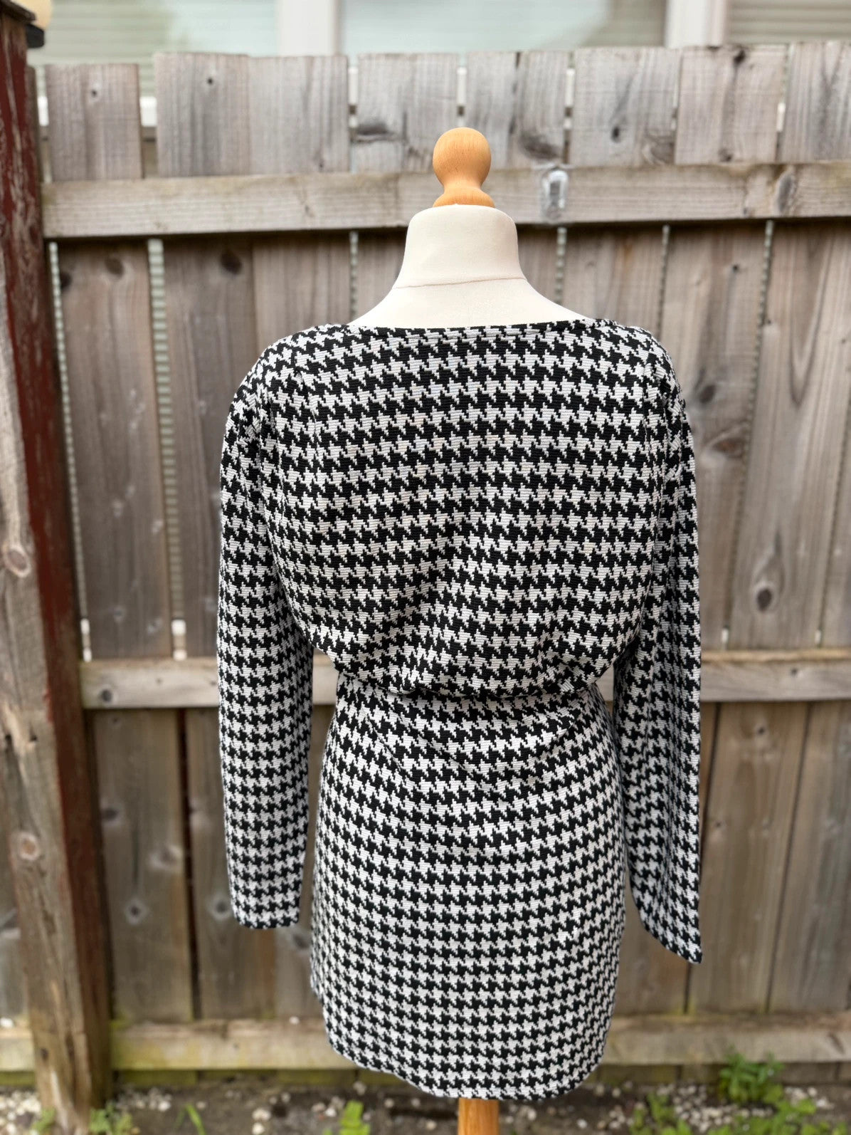 Primark black and white houndstooth midi dress with long sleeves and pockets.