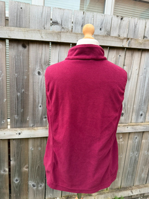 Outdoor burgundy fleece bodywarmer zip-up gilet with casual outdoor style.