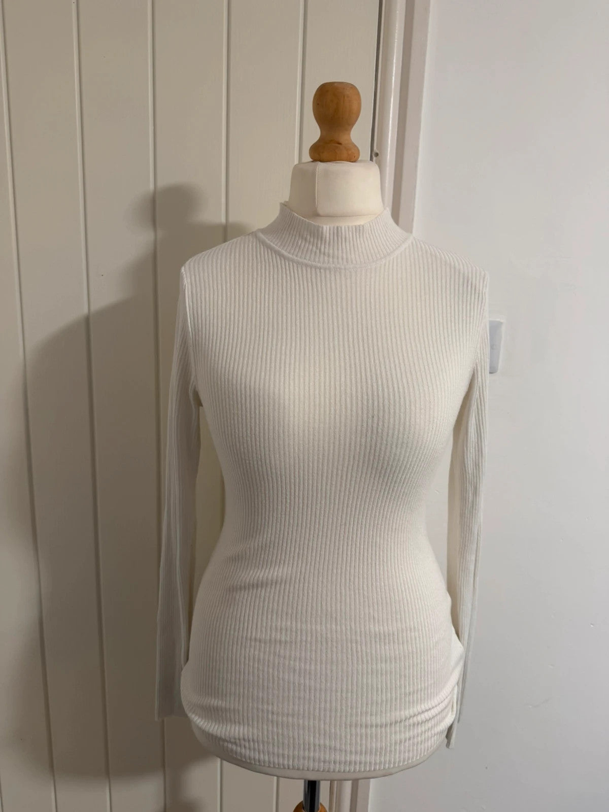 Boohoo white ribbed knit long sleeve top, minimalist design, pre-loved condition.