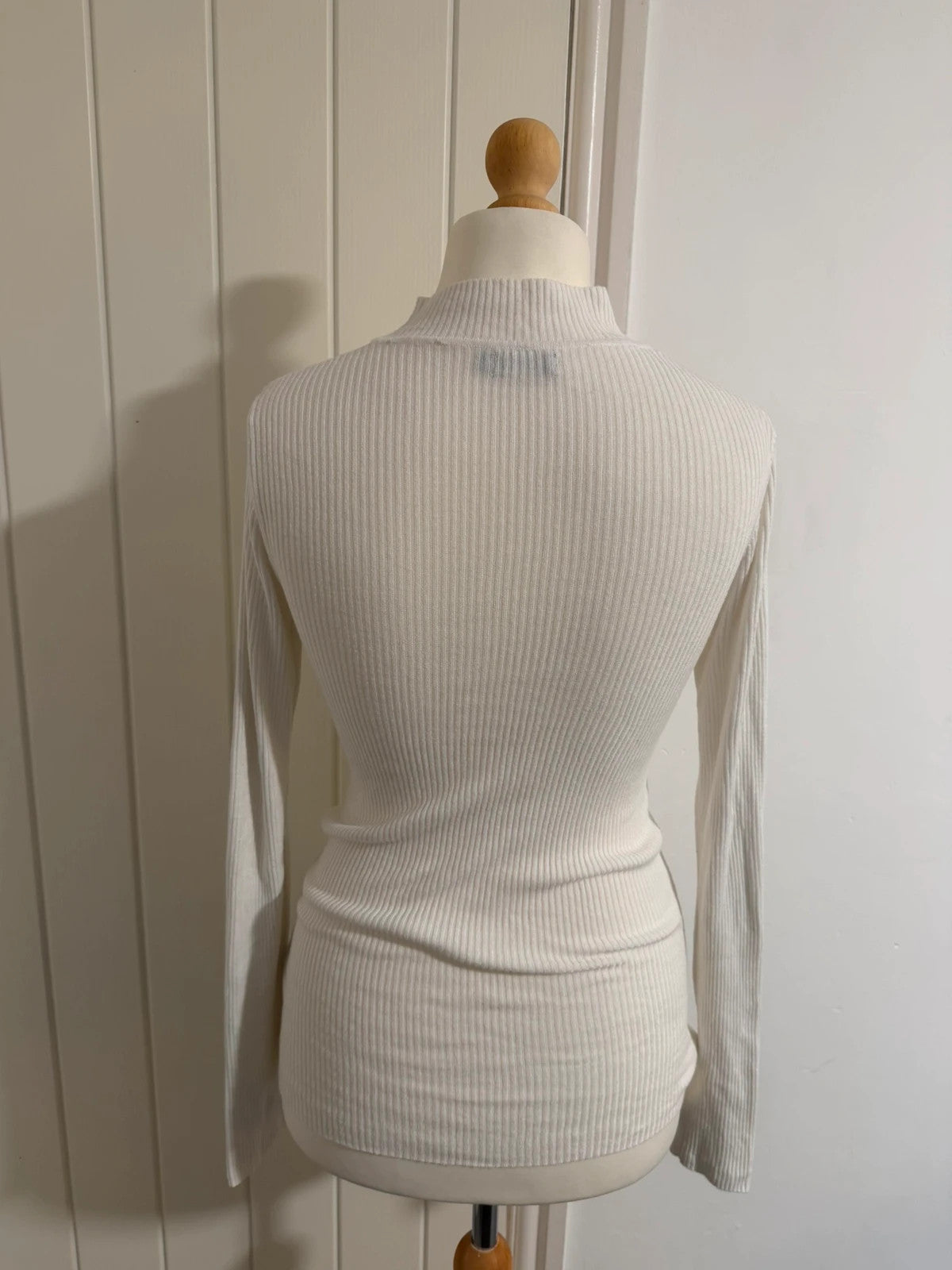 Boohoo white ribbed knit long sleeve top, minimalist design, pre-loved condition.