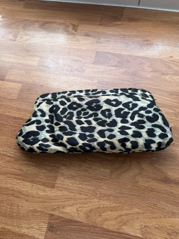 E-vie brown leopard print clutch bag with statement design and sleek finish.