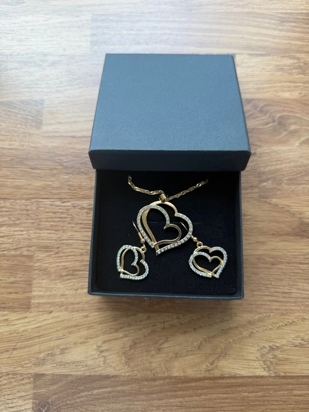 Chloe gold heart pendant necklace and earrings set, luxury statement jewellery, new without tags.