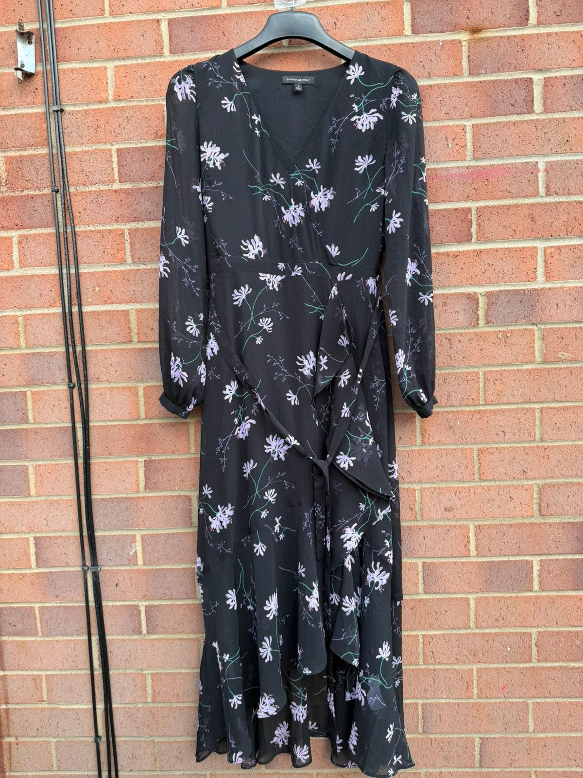 Banana Republic floral wrap midi dress in black and lilac with long sleeves, linen material.