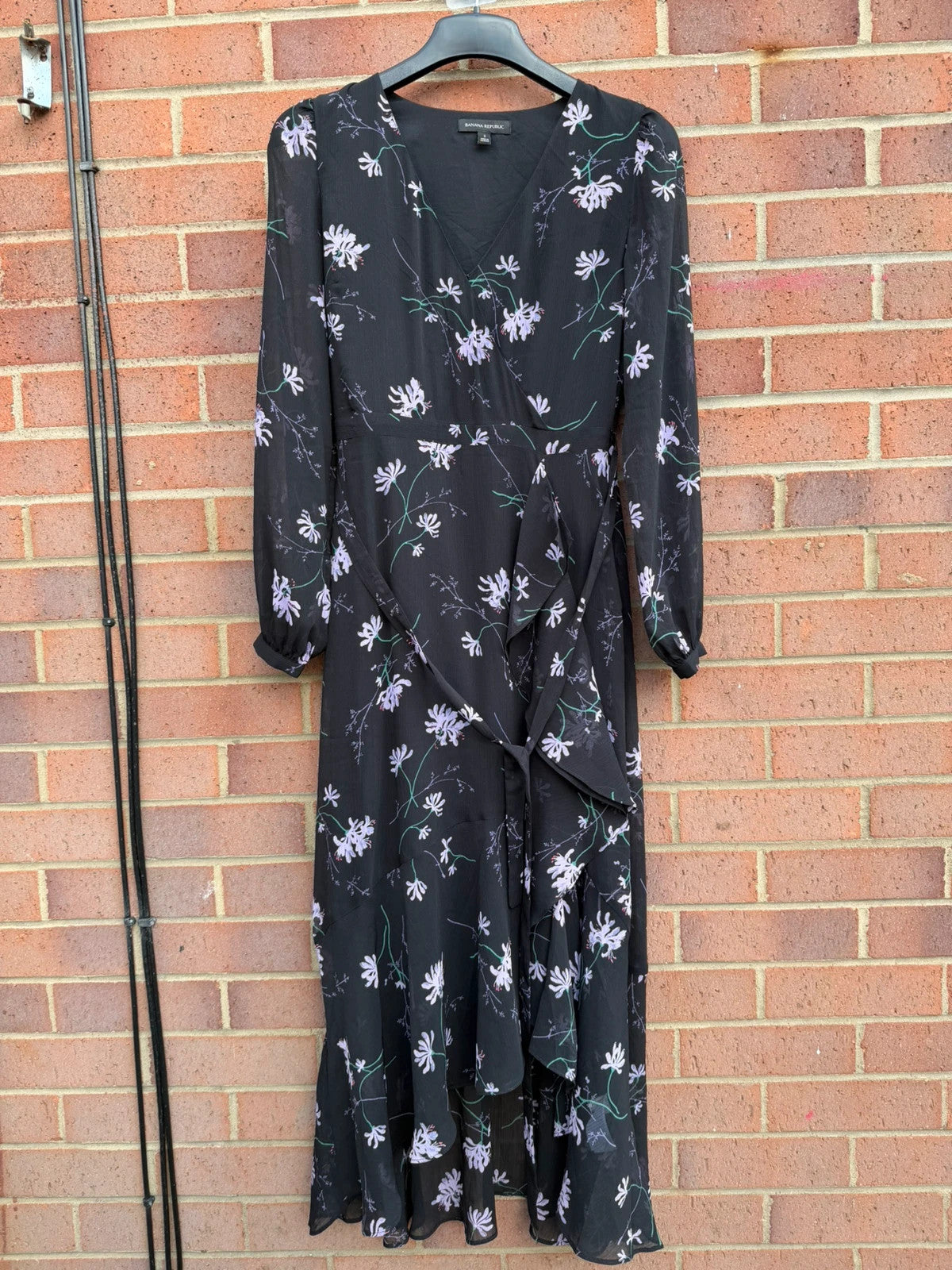 Banana Republic floral wrap midi dress in black and lilac with long sleeves, linen material.