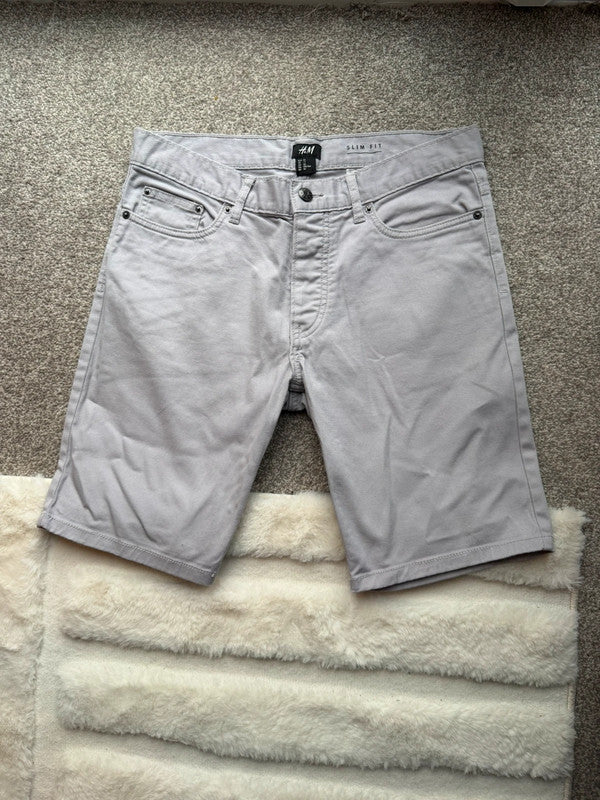 H&M grey chino shorts with stretch fabric and slim fit design.
