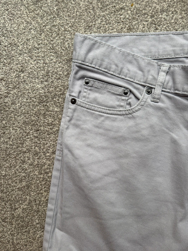 H&M grey chino shorts with stretch fabric and slim fit design.