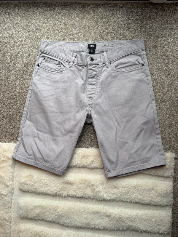 H&M grey chino shorts with stretch fabric and slim fit design.