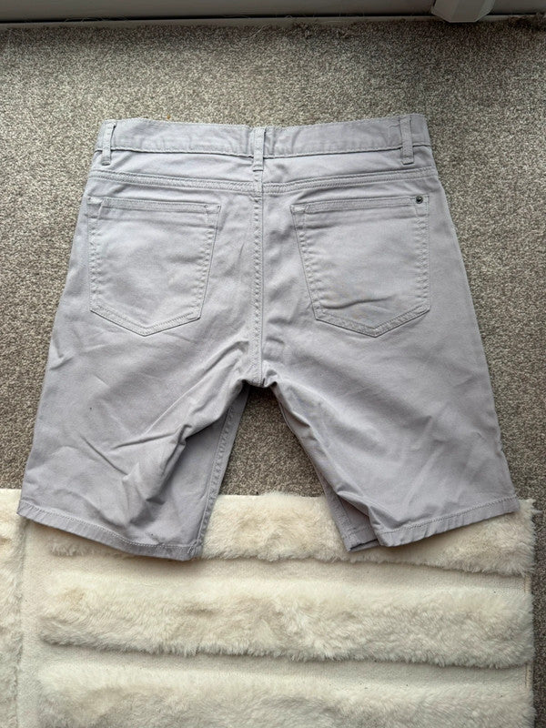 H&M grey chino shorts with stretch fabric and slim fit design.
