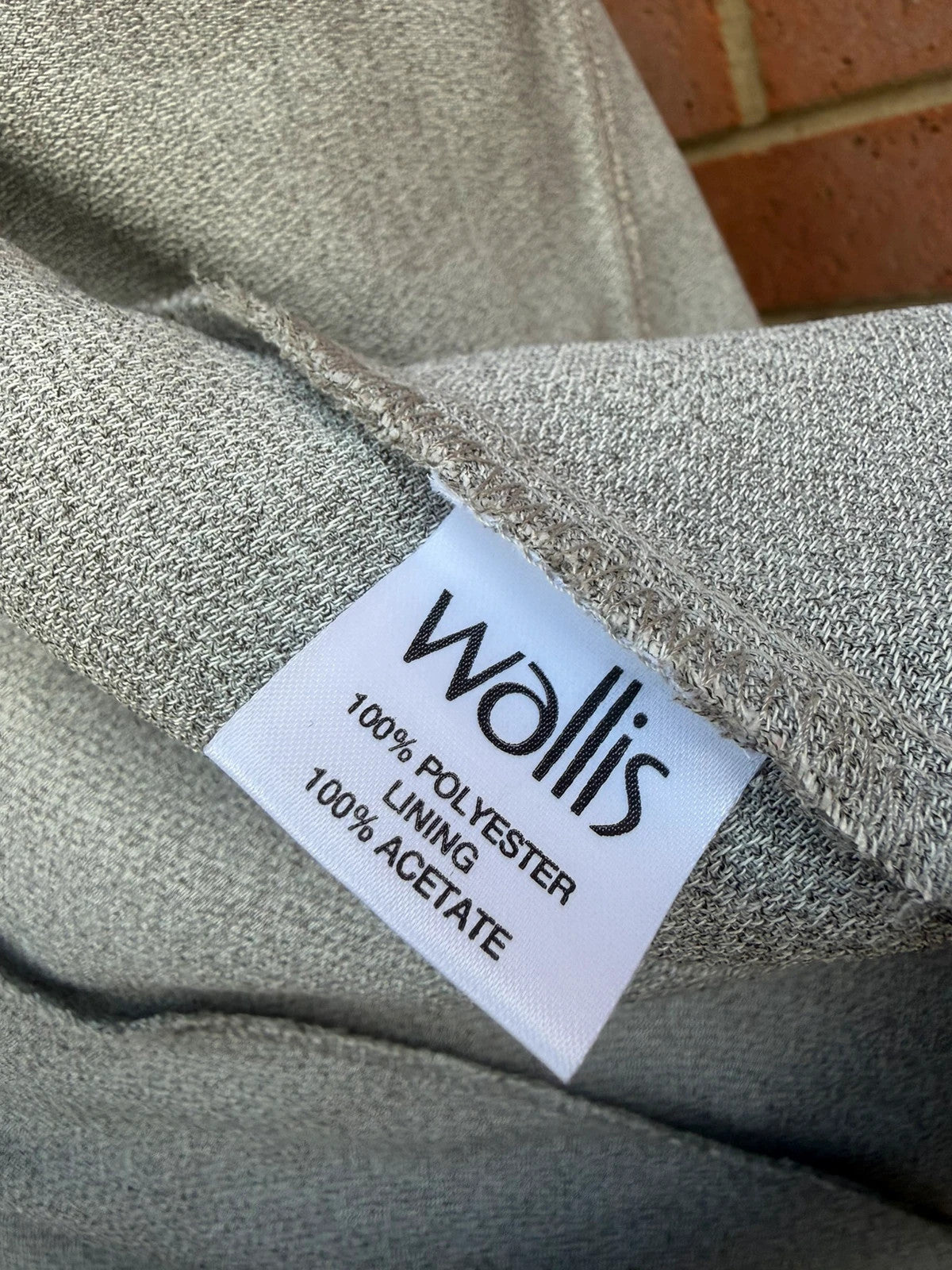 Wallis Petite grey tailored blazer with classic lapels and structured silhouette.