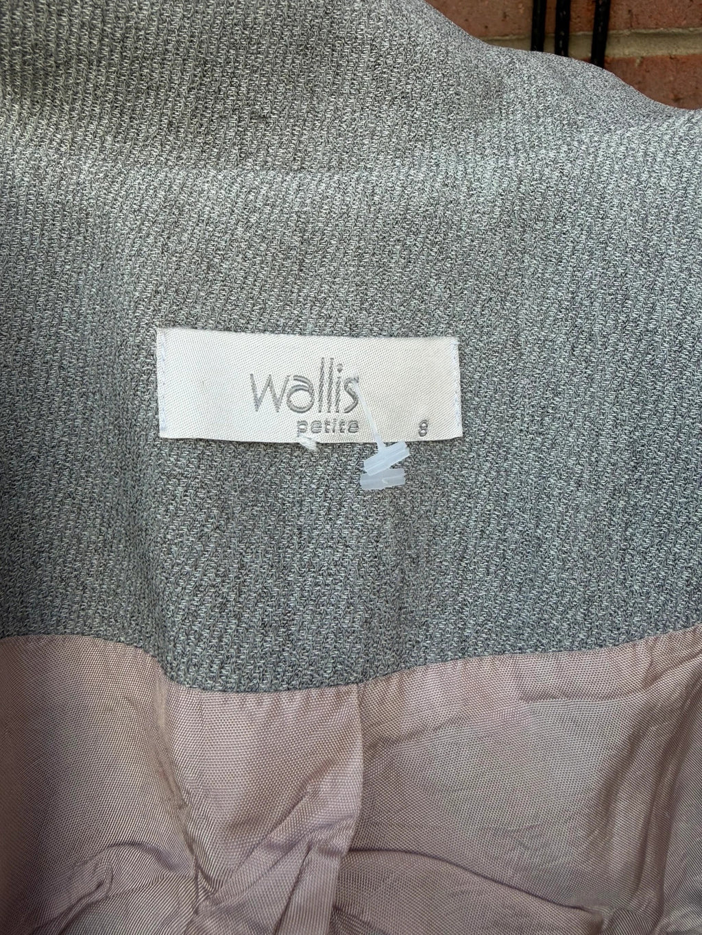 Wallis Petite grey tailored blazer with classic lapels and structured silhouette.