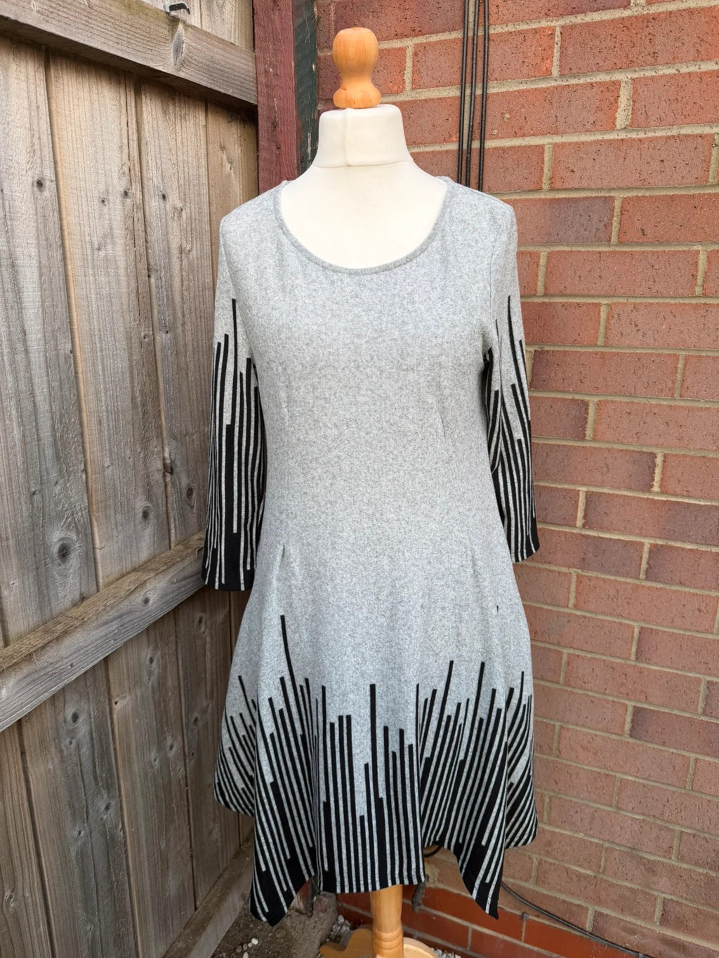 greys black and grey two-piece set with abstract print and relaxed lagenlook style