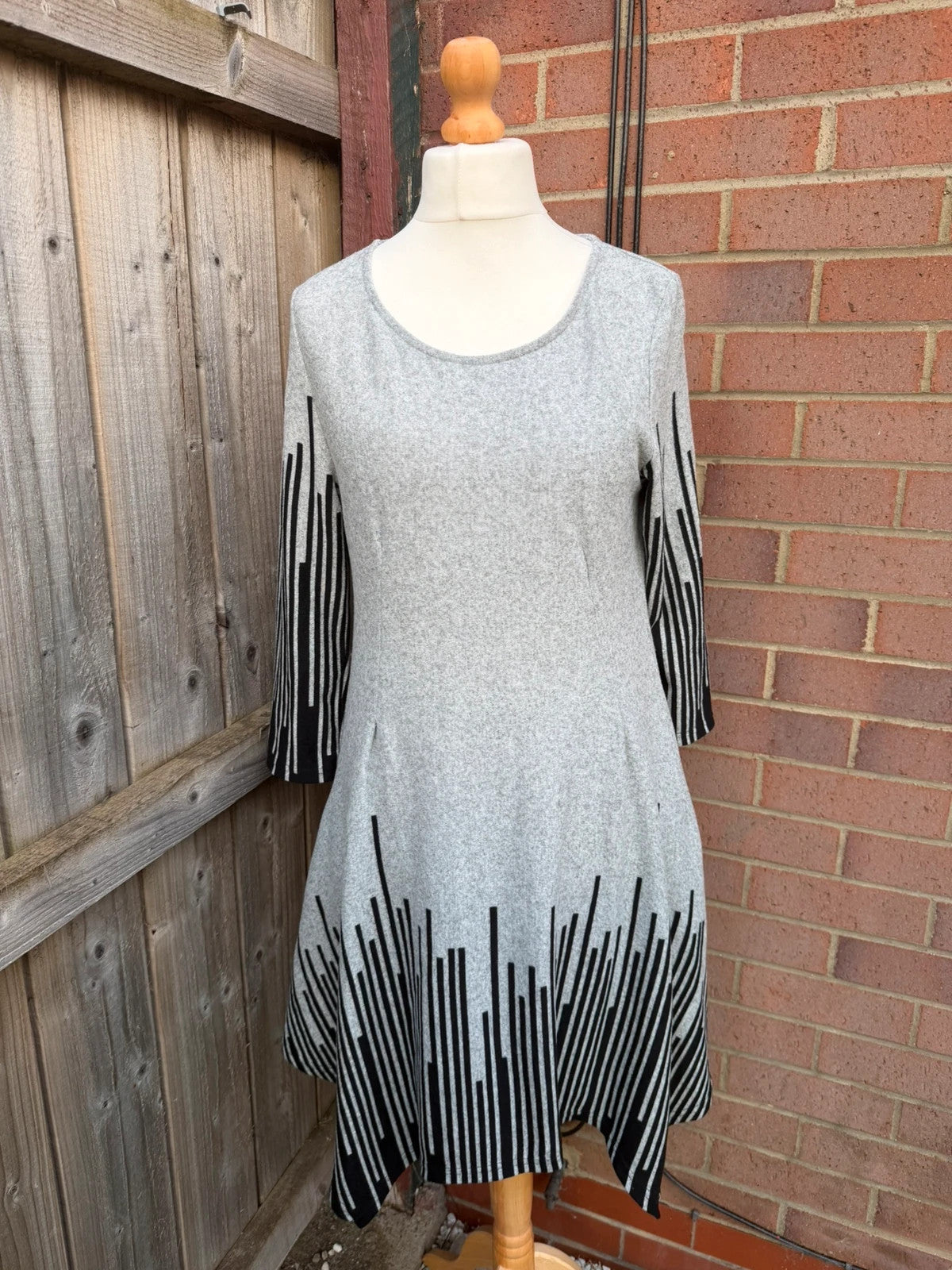 greys black and grey two-piece set with abstract print and relaxed lagenlook style
