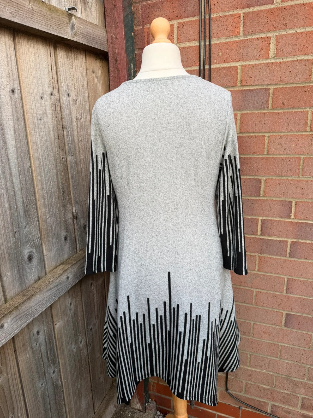 greys black and grey two-piece set with abstract print and relaxed lagenlook style