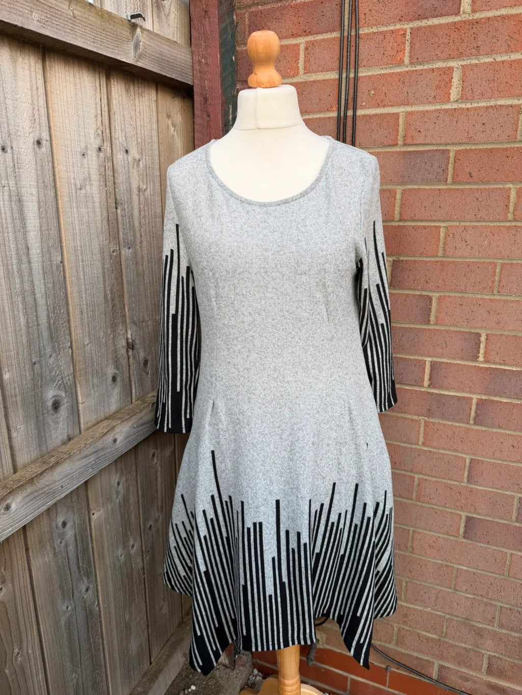 greys black and grey two-piece set with abstract print and relaxed lagenlook style