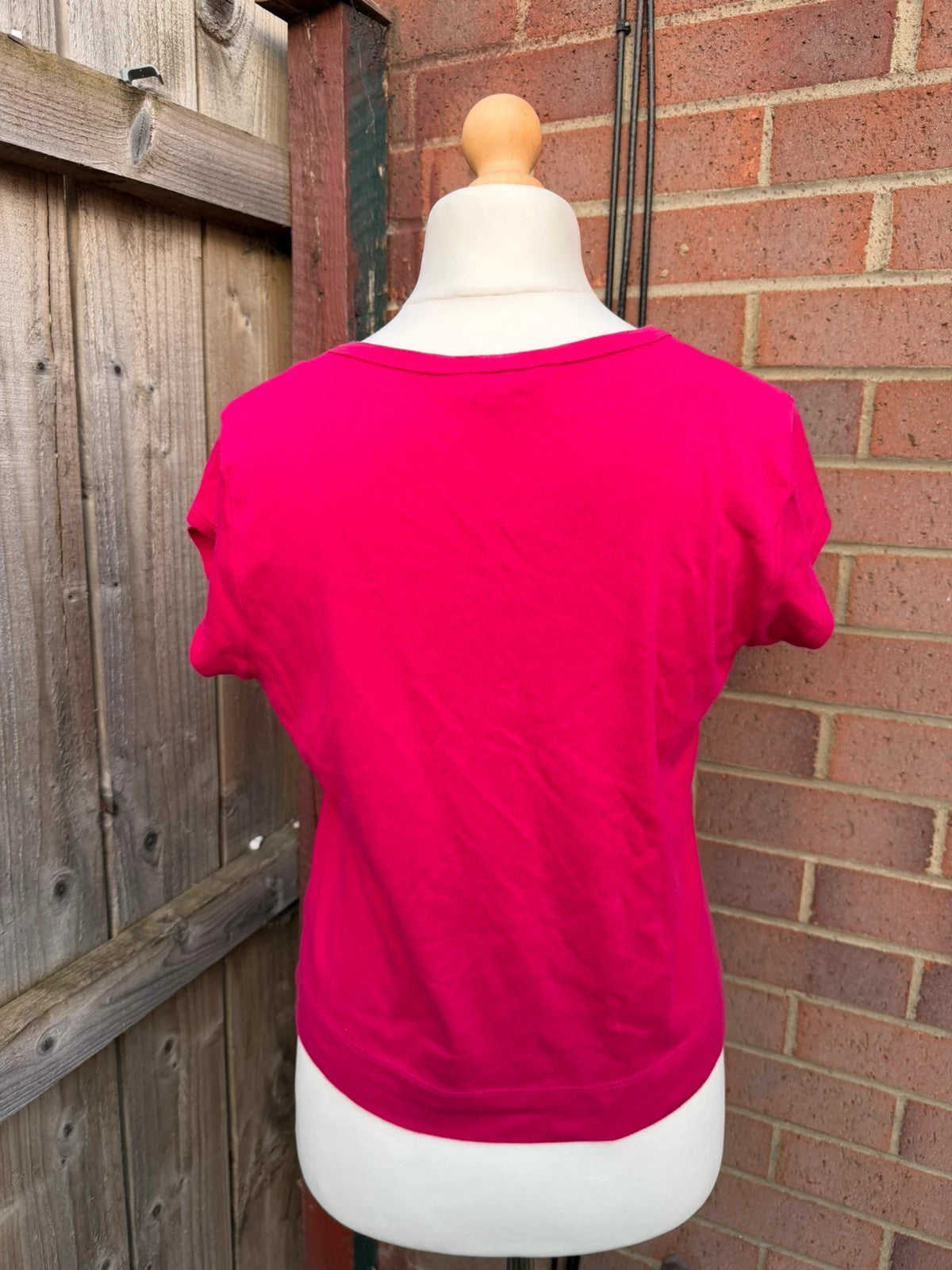 Dorothy Perkins pink pocket t-shirt with scoop neck and casual Y2K style.