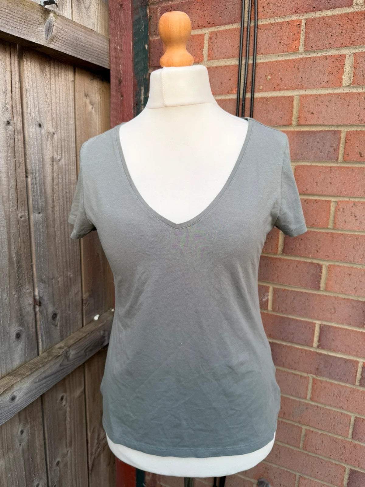Basic grey pocket t-shirt with minimalist design and casual style.