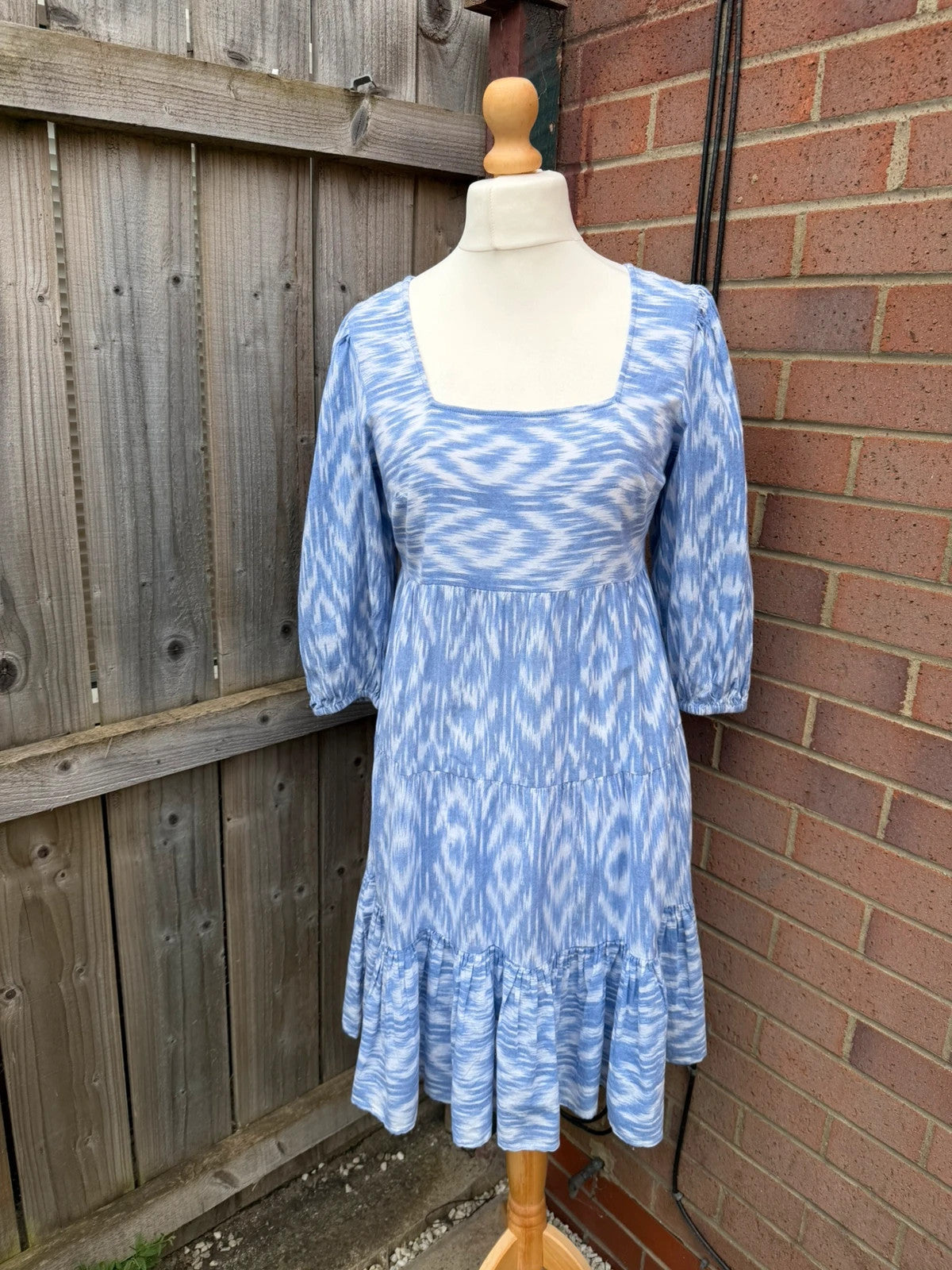 Y2K blue linen smock dress with white abstract print and puff sleeves.