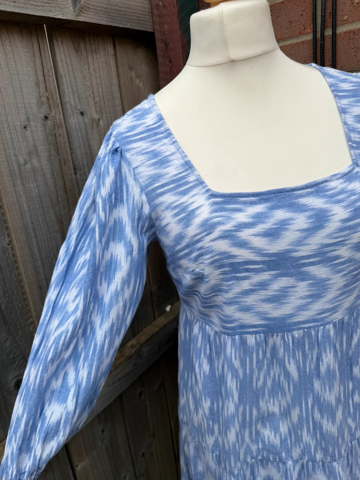 Y2K blue linen smock dress with white abstract print and puff sleeves.