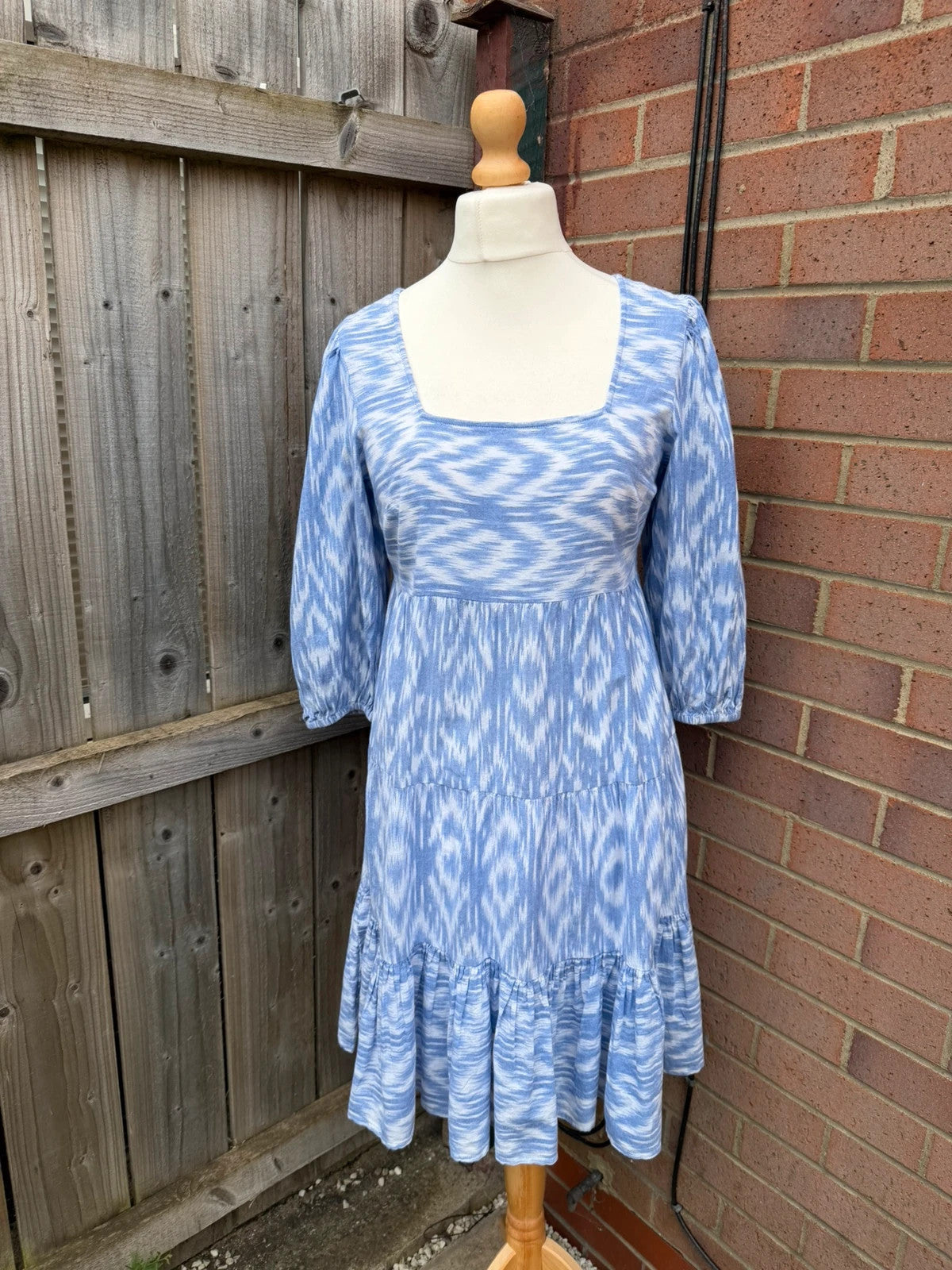 Y2K blue linen smock dress with white abstract print and puff sleeves.