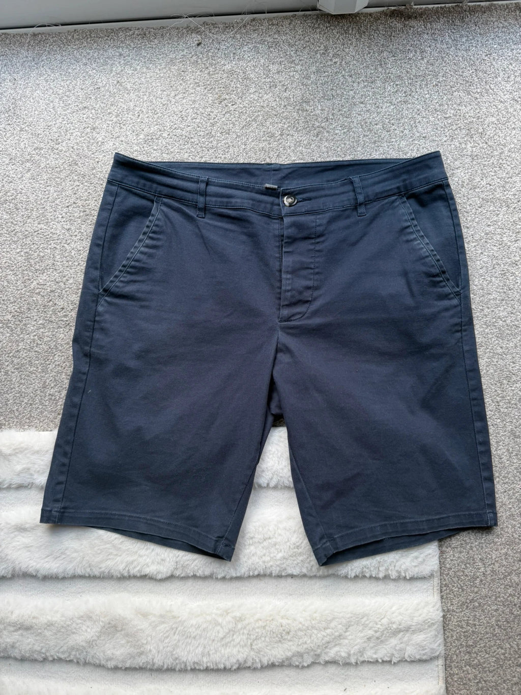 Chinos navy tailored shorts with clean lines and classic fit, pre-loved condition.