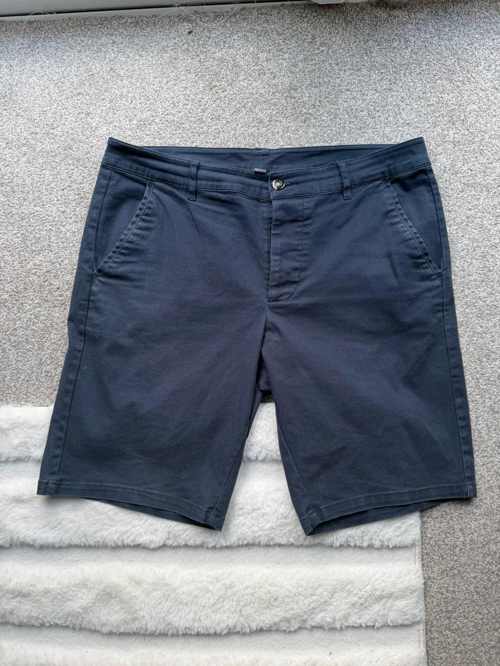 Chinos navy tailored shorts with clean lines and classic fit, pre-loved condition.