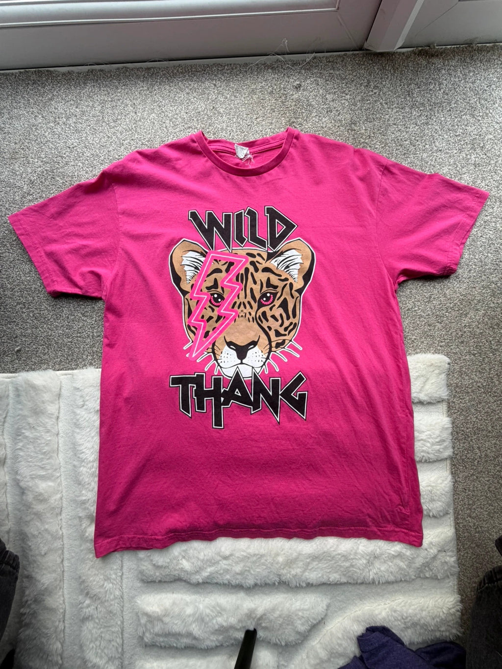 Tees pink oversized graphic t-shirt with leopard print design and vintage Y2K style.