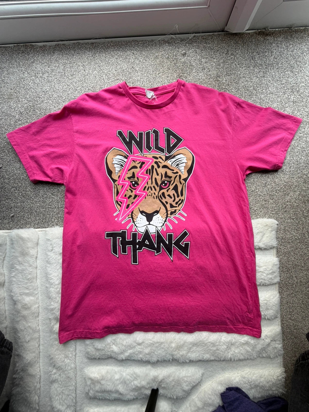 Tees pink oversized graphic t-shirt with leopard print design and vintage Y2K style.