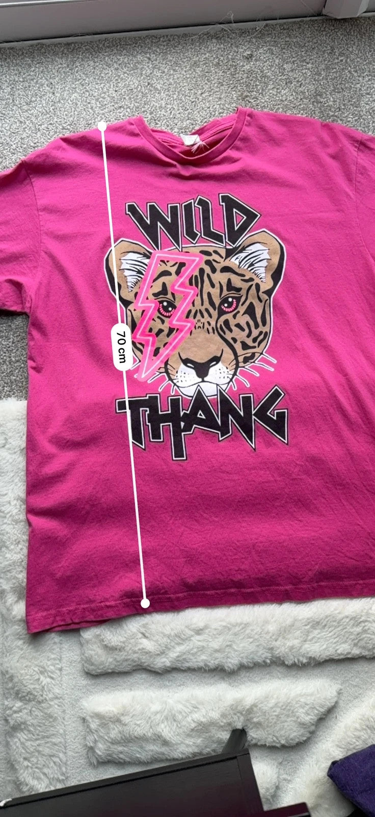 Tees pink oversized graphic t-shirt with leopard print design and vintage Y2K style.